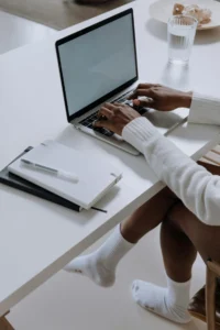 Crafting Viral Blog Posts – What Makes People Share?